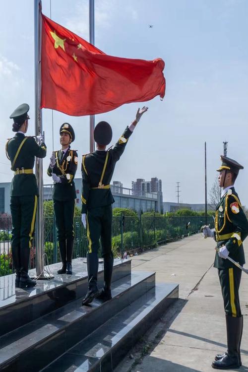 升旗时三个升旗手分别叫什么「李发彬领奖」 格星座图库