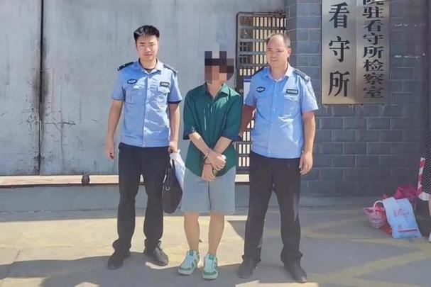 建水痴情男子陷入爱河被骗16万，网恋女友是“抠脚大汉”, 你怎么看「男子网恋7个女友视频」 格星座图库